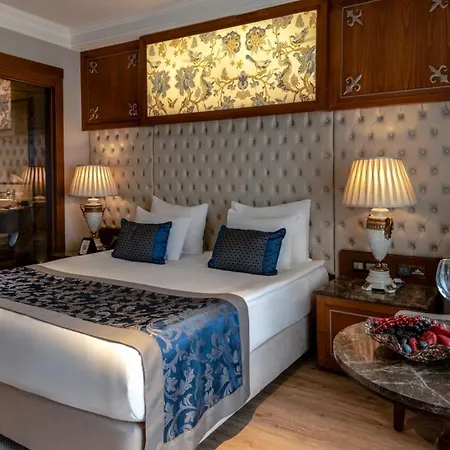 Lords Palace Casino Hotell 5*