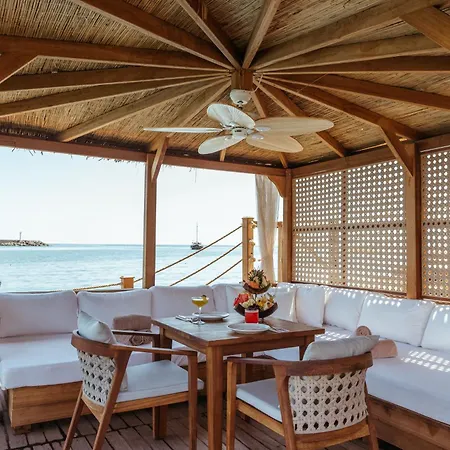 Lords Palace Casino Отель Кирения